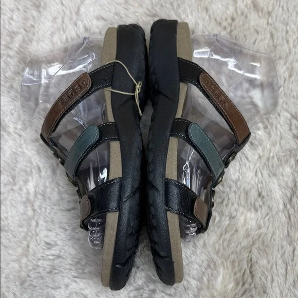 Taos Footwear Brown and Black Sandals - Picture 7 of 11